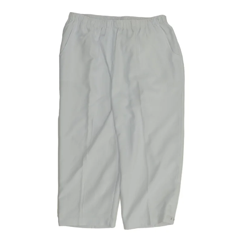 White Solid Capri Pants